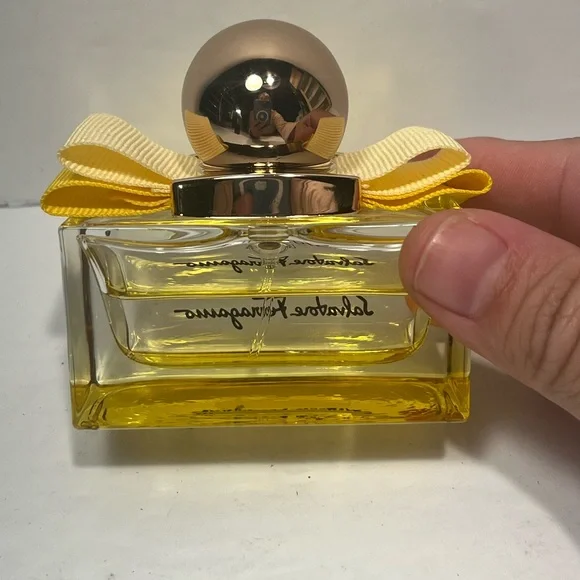 Signorina In Libera by Salvatore Ferragamo for Women 1.0 oz Eau de Parfum Spray - Picture 3 of 4